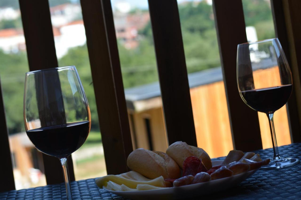 Cabanas Compostela - Cabana A Carballeira ซานติอาโก เด กอมโปสเตลา ภายนอก รูปภาพ