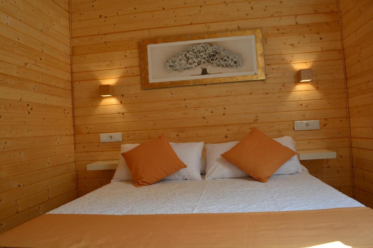 Cabanas Compostela - Cabana A Carballeira ซานติอาโก เด กอมโปสเตลา ภายนอก รูปภาพ